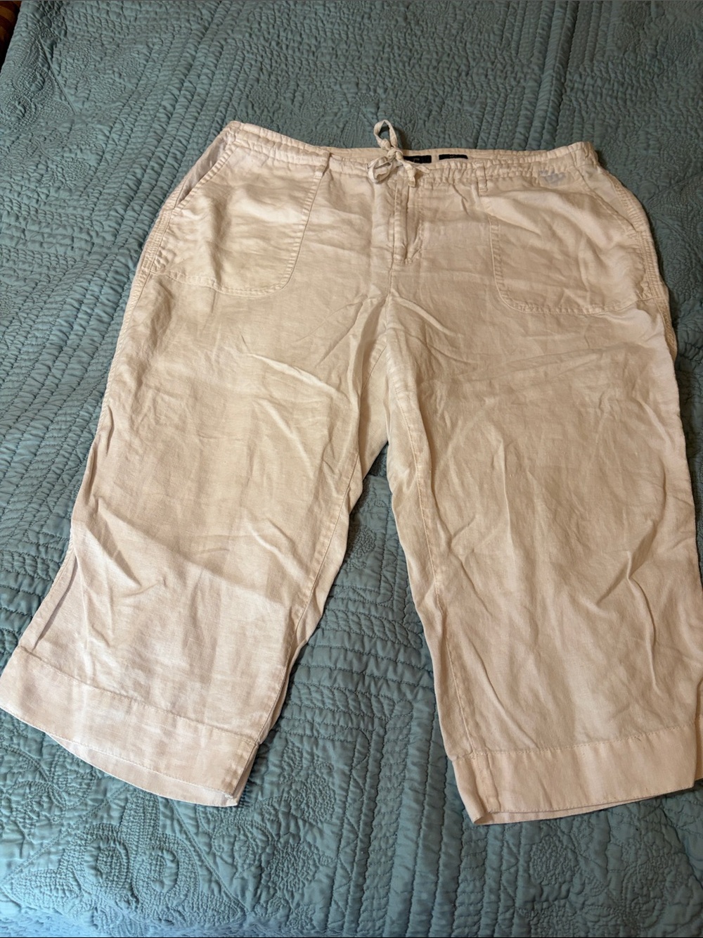 Liz Claiborne white Linen-Blend capri Pants